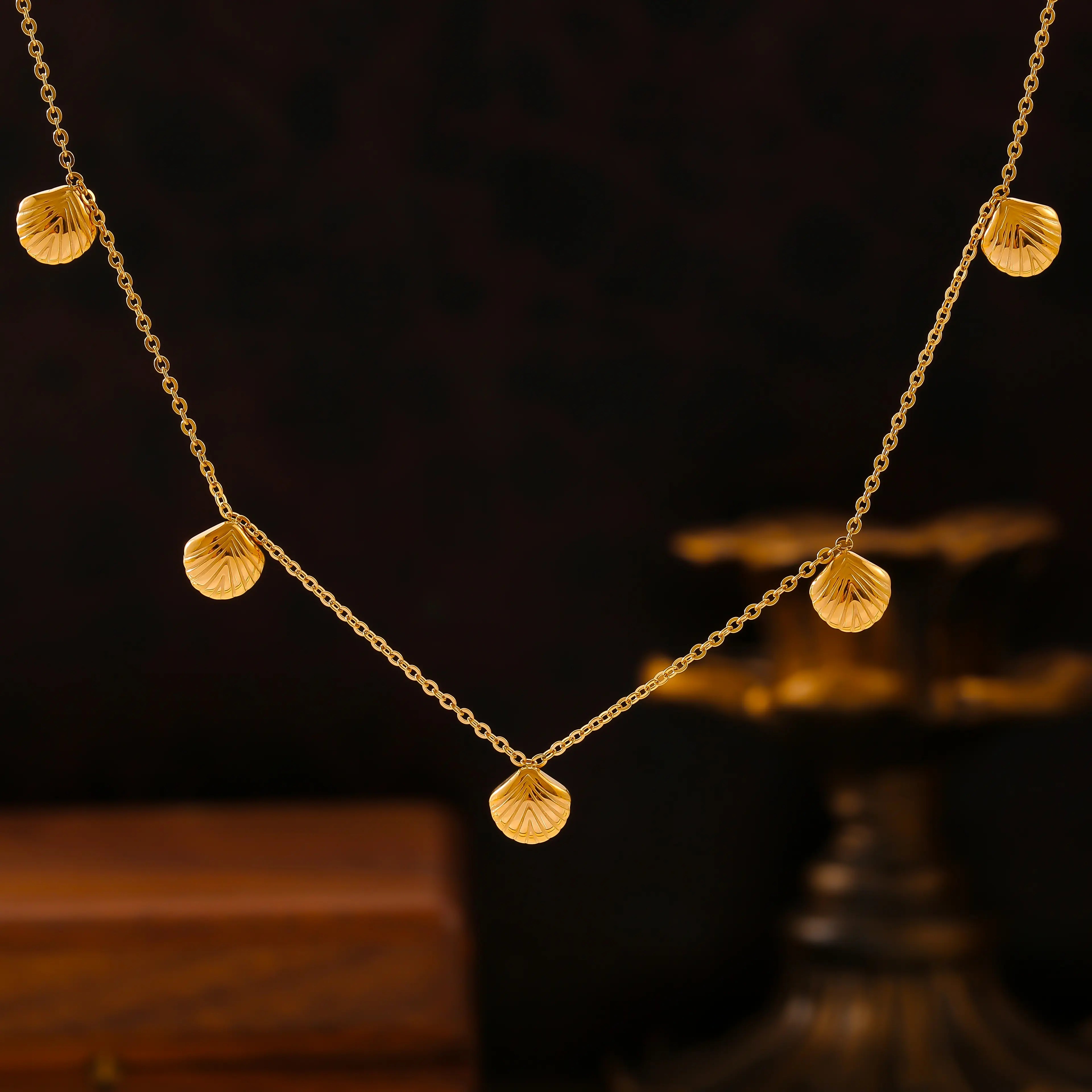 Dainty Geometric Scallop Shell Choker Necklace