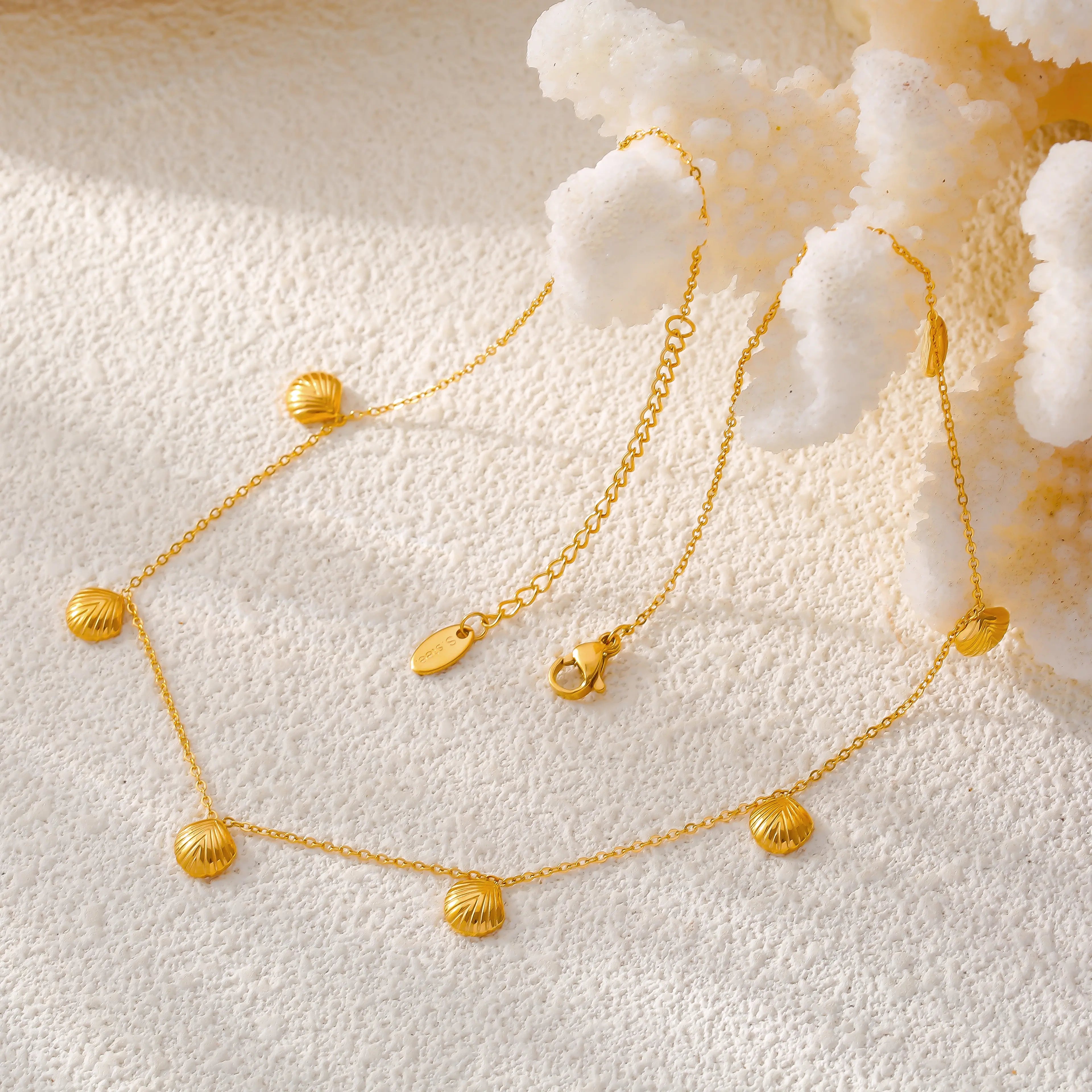 Dainty Geometric Scallop Shell Choker Necklace