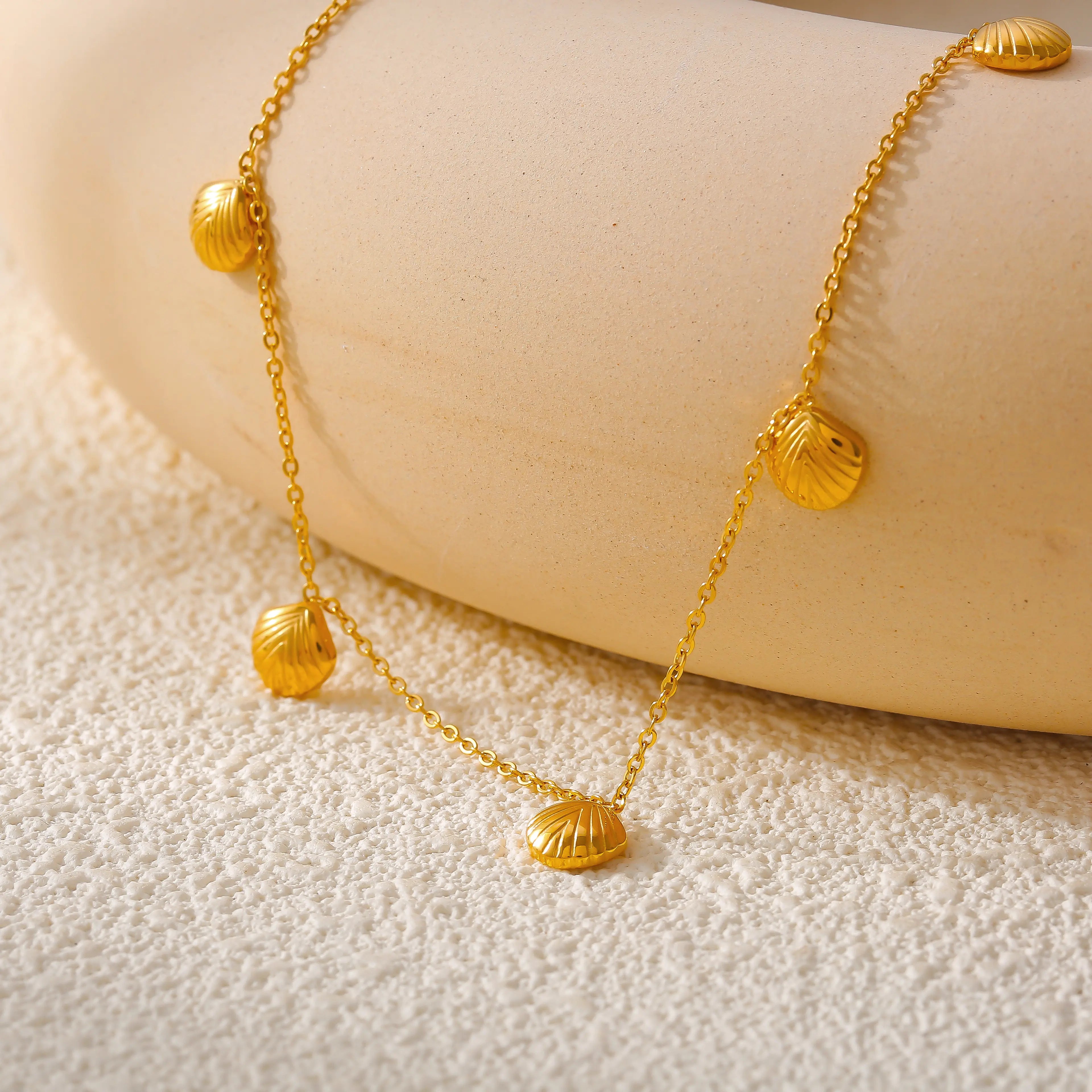 Dainty Geometric Scallop Shell Choker Necklace