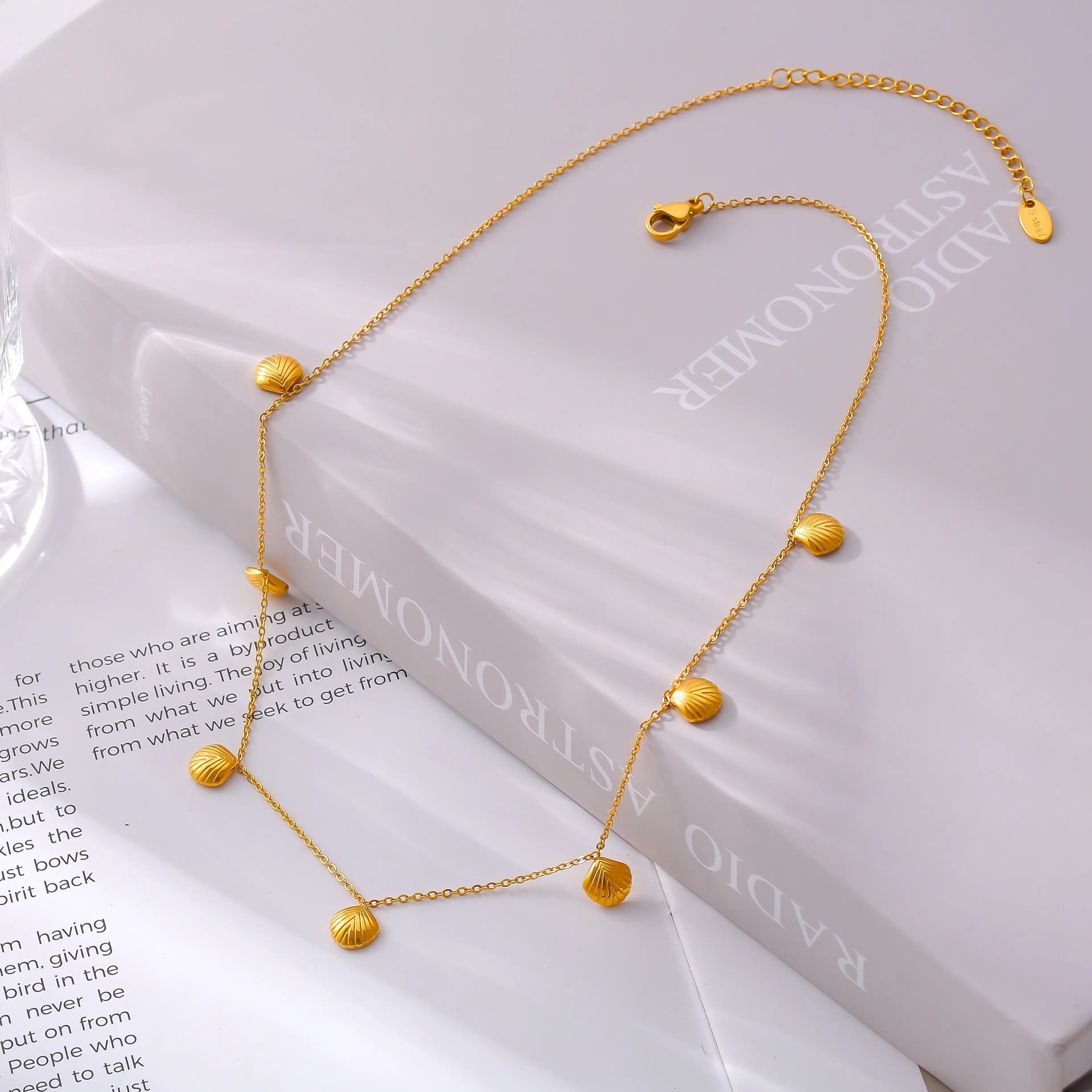 Dainty Geometric Scallop Shell Choker Necklace