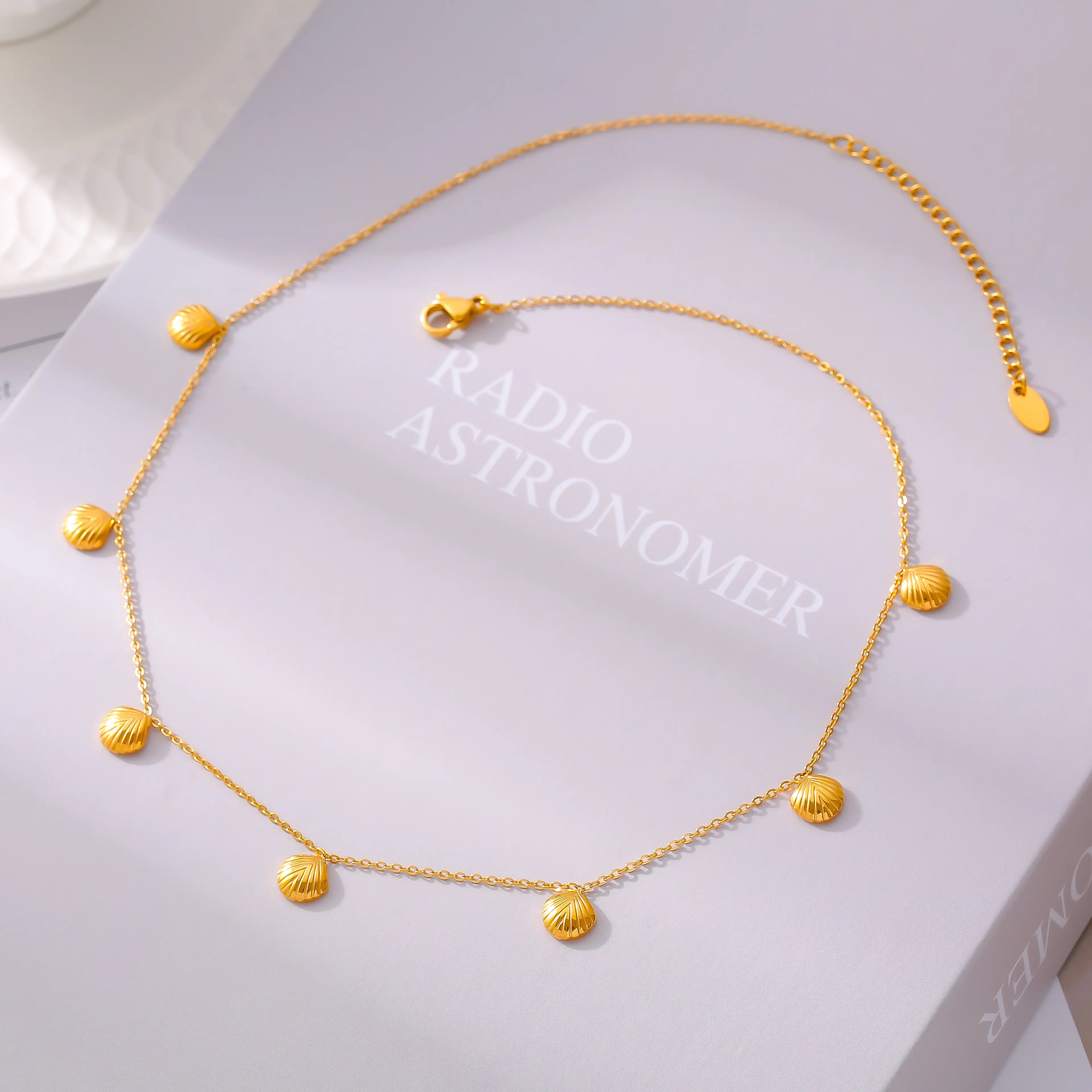 Dainty Geometric Scallop Shell Choker Necklace