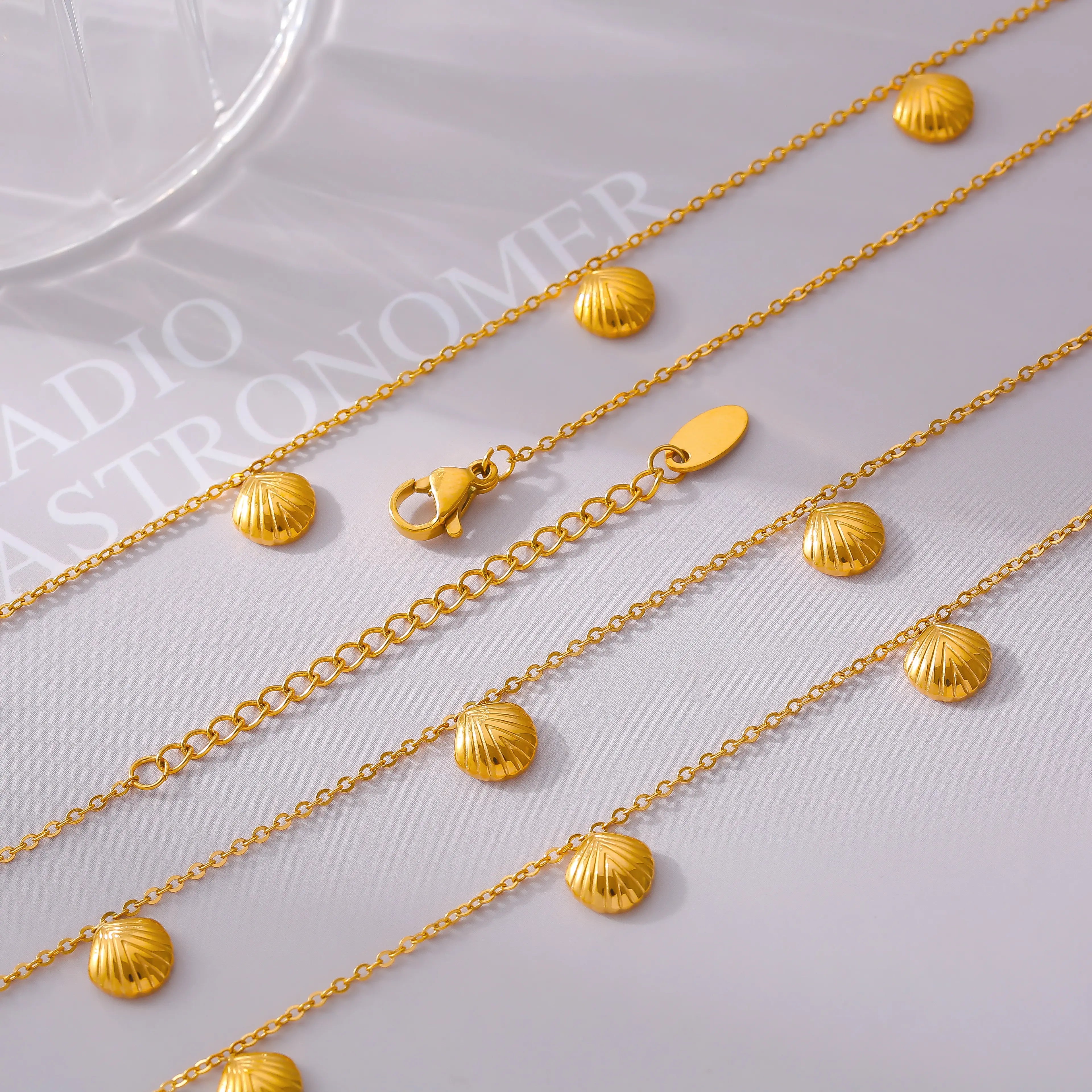 Dainty Geometric Scallop Shell Choker Necklace