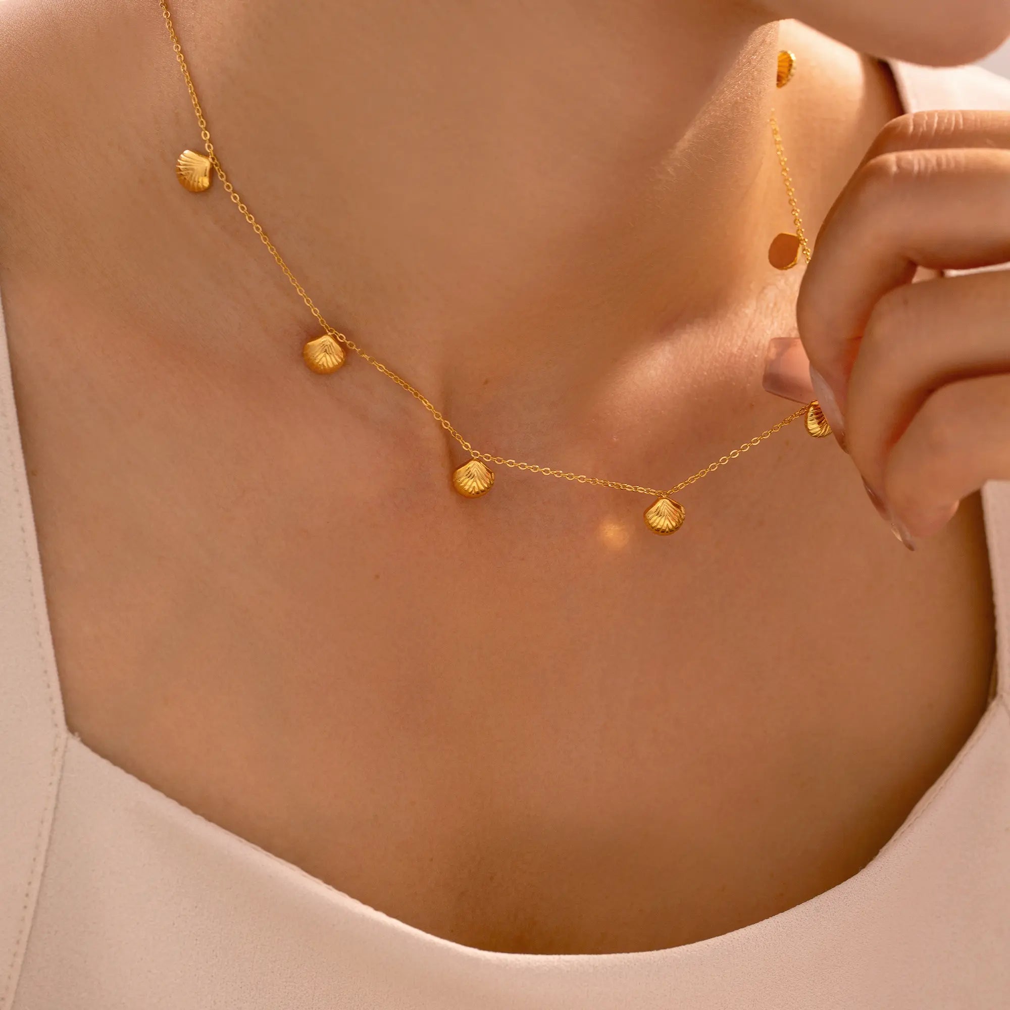Dainty Geometric Scallop Shell Choker Necklace