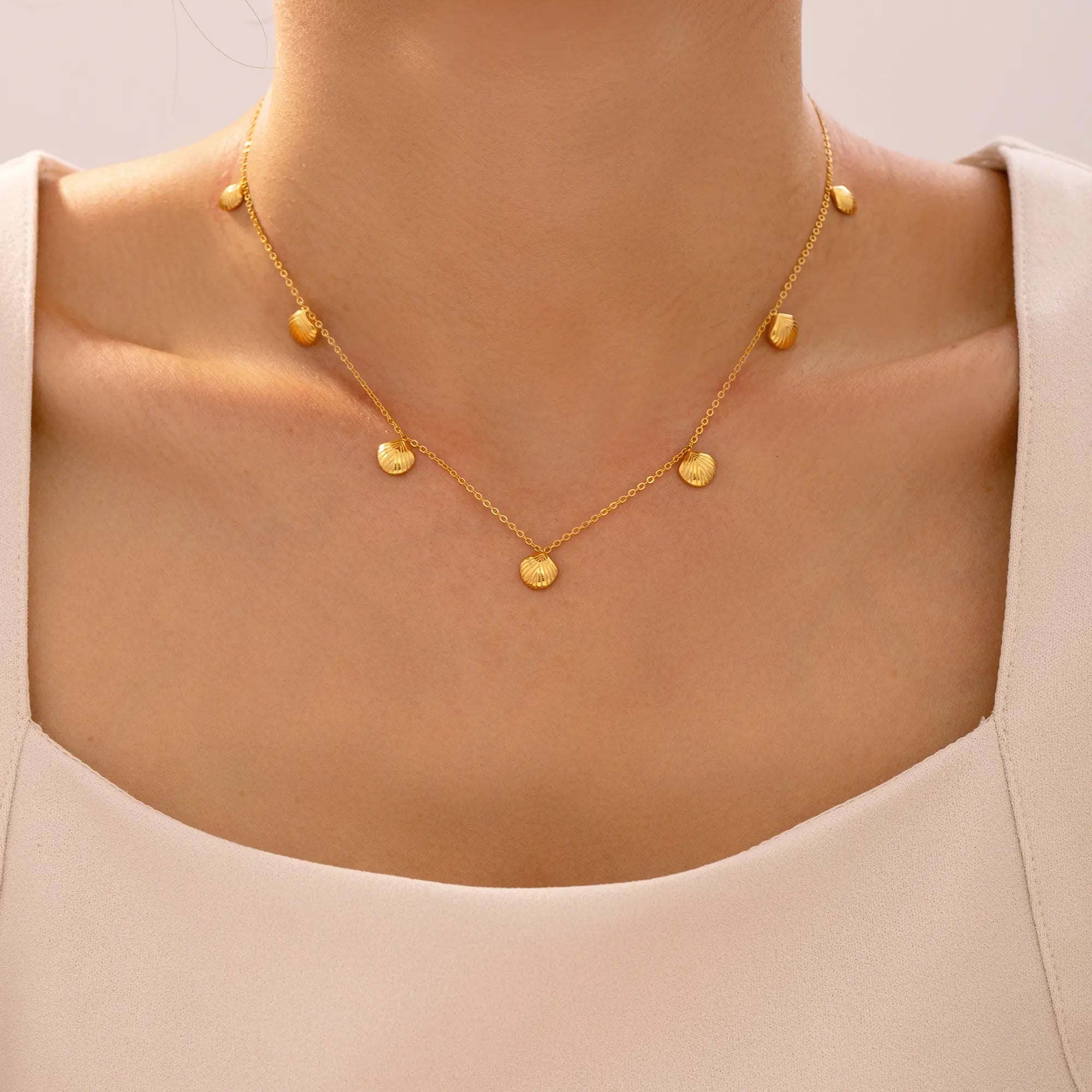 Dainty Geometric Scallop Shell Choker Necklace