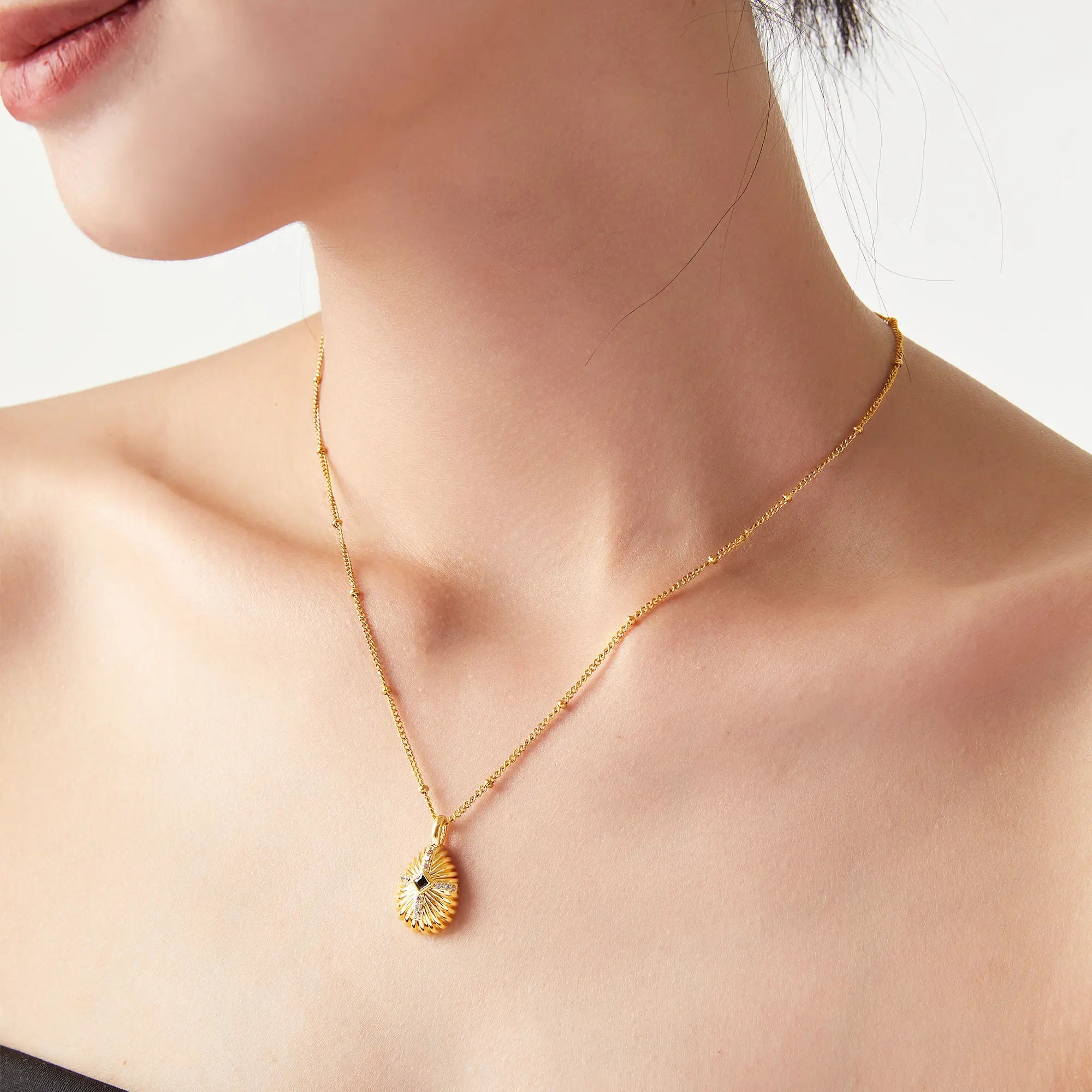 Vintage Shell Texture Starburst Cross Pendant Necklace