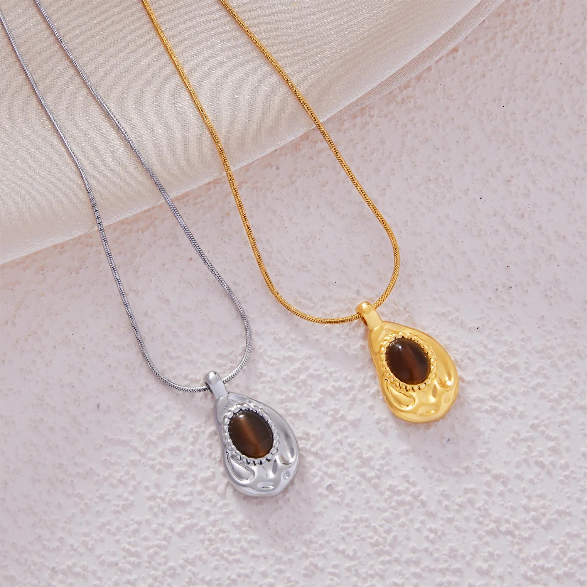 Vintage Oval Tiger's Eye Pendant Necklace