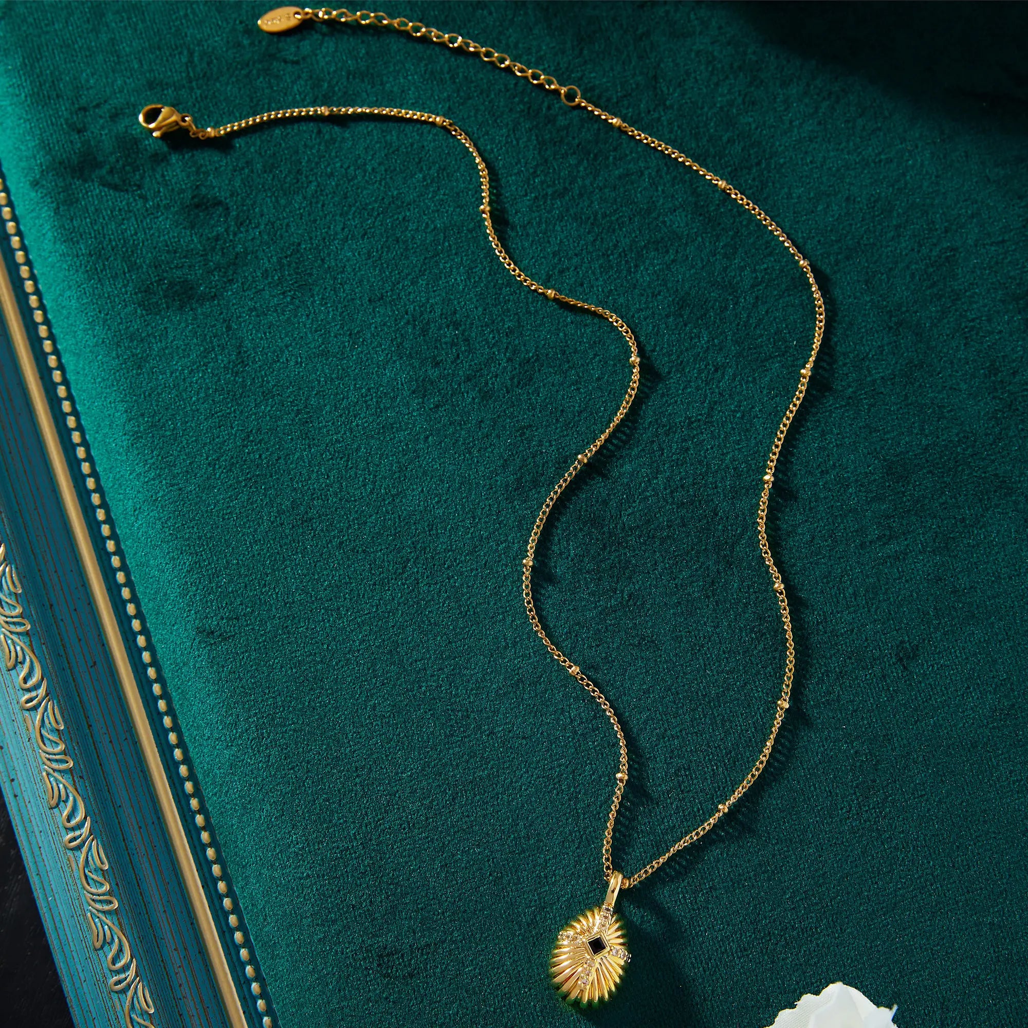 Vintage Shell Texture Starburst Cross Pendant Necklace