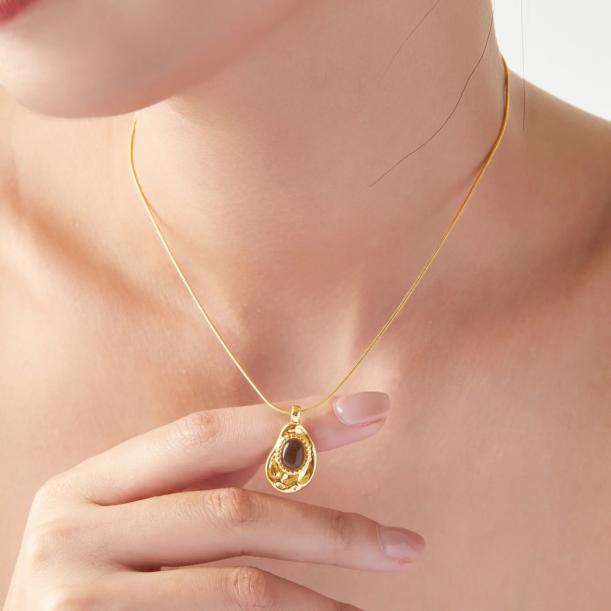 Vintage Oval Tiger's Eye Pendant Necklace