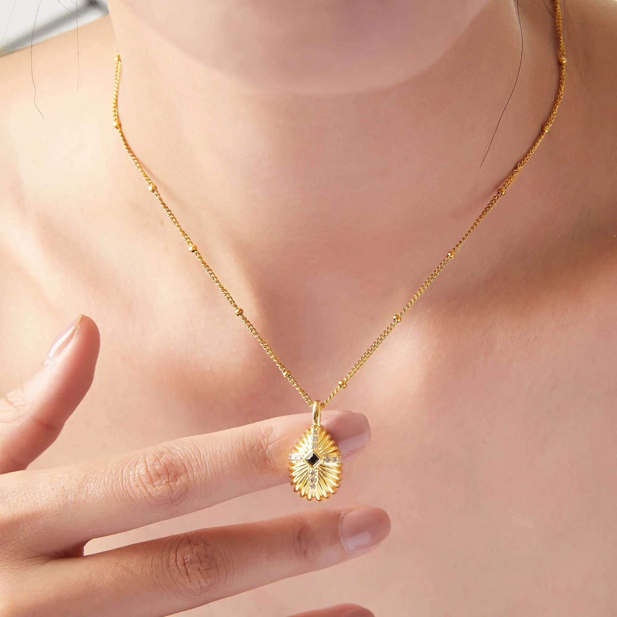 Vintage Shell Texture Starburst Cross Pendant Necklace