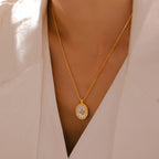 Vintage Oval Mother of Pearl Pendant Necklace