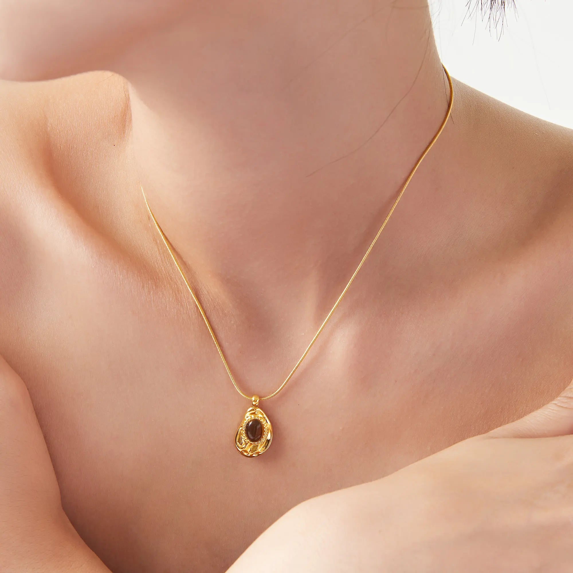 Vintage Oval Tiger's Eye Pendant Necklace