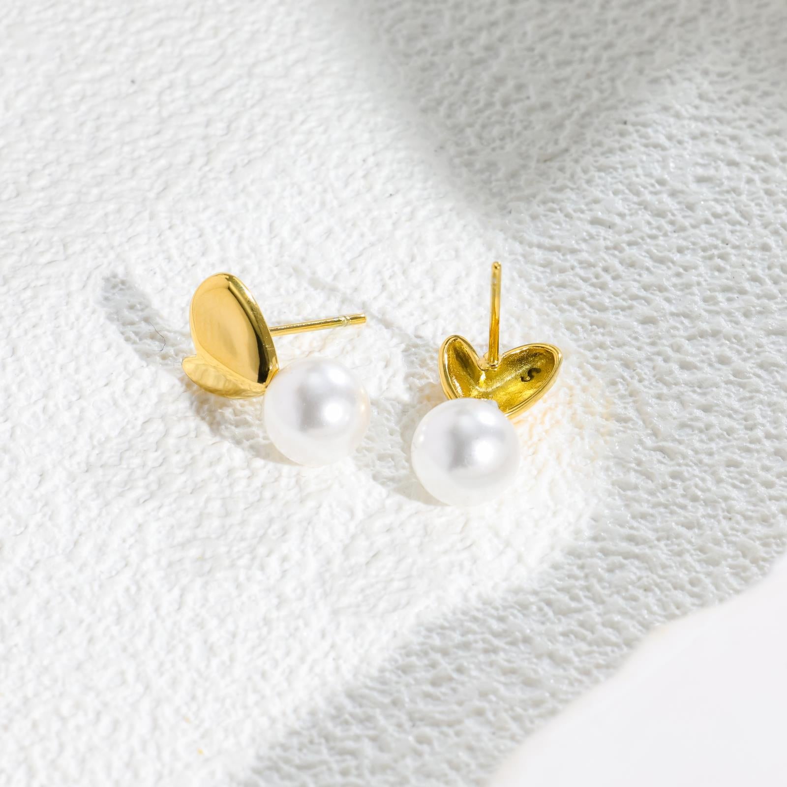 Dainty Pearl Heart Stud Earrings