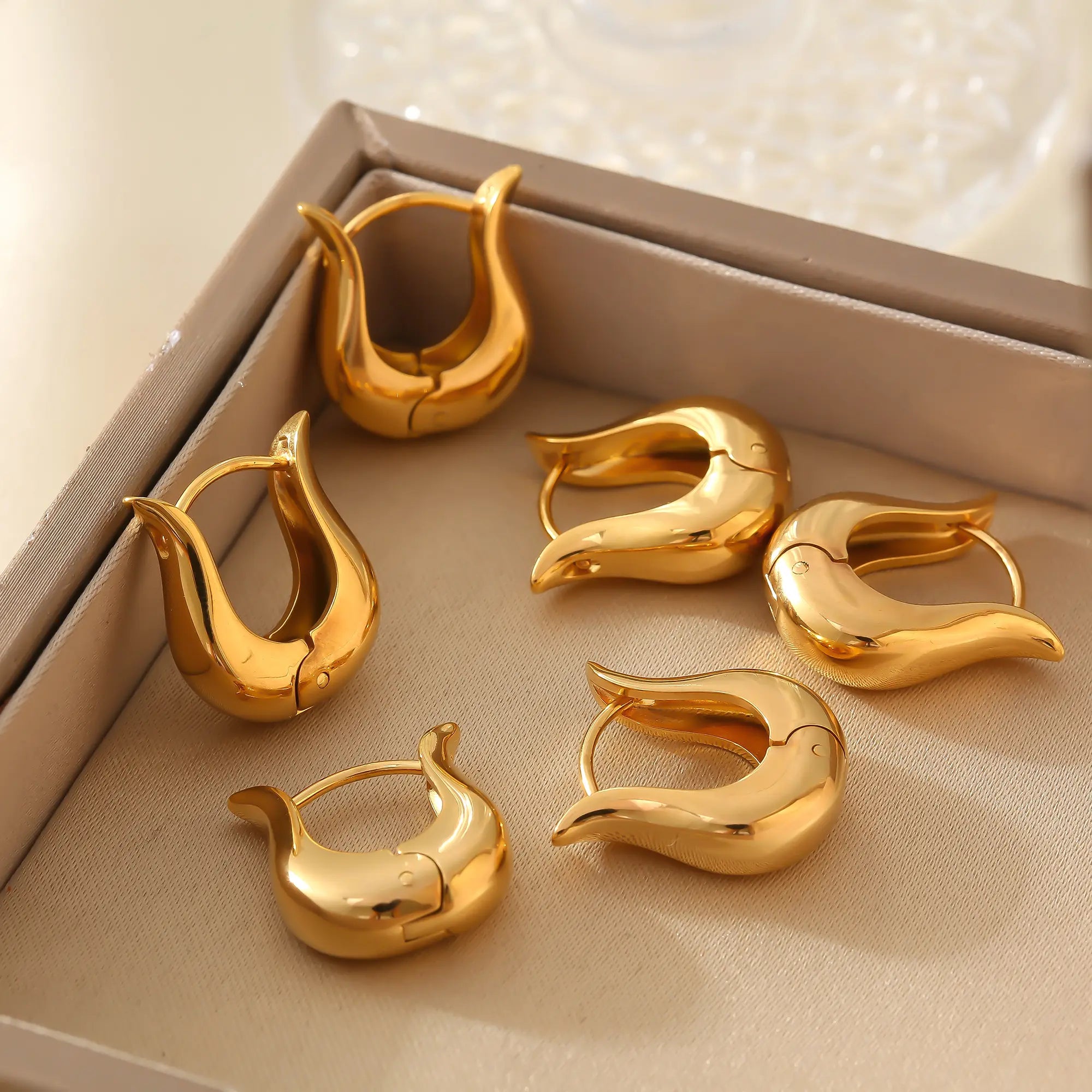 Minimalist Tulip U-Shape Hoop Earrings