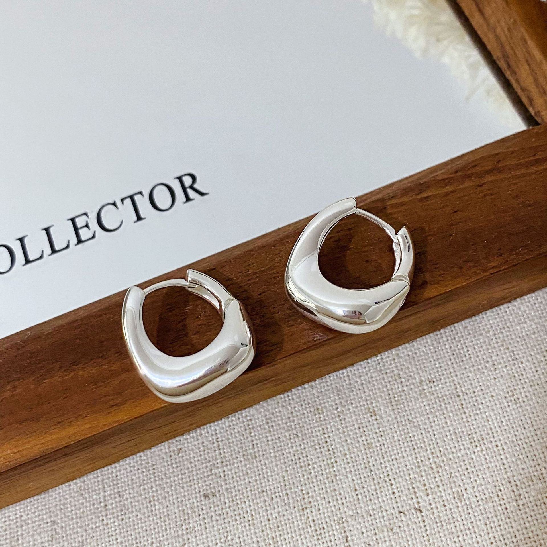 Chunky U-Shape Oval Hoop Earrings
