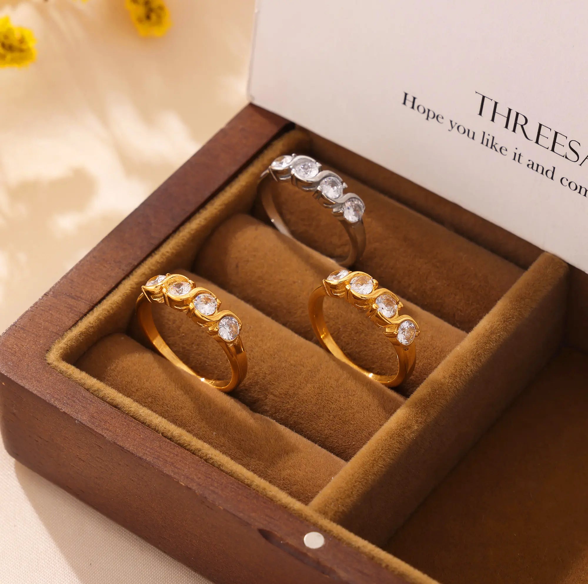 Vintage Court Single Row Eternity Band