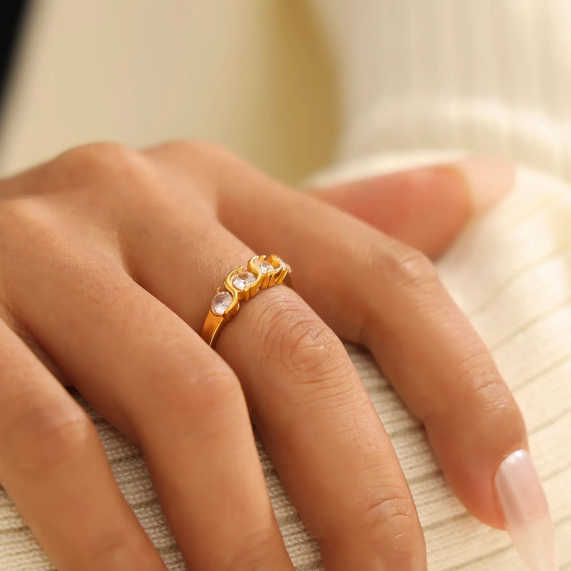 Vintage Court Single Row Eternity Band