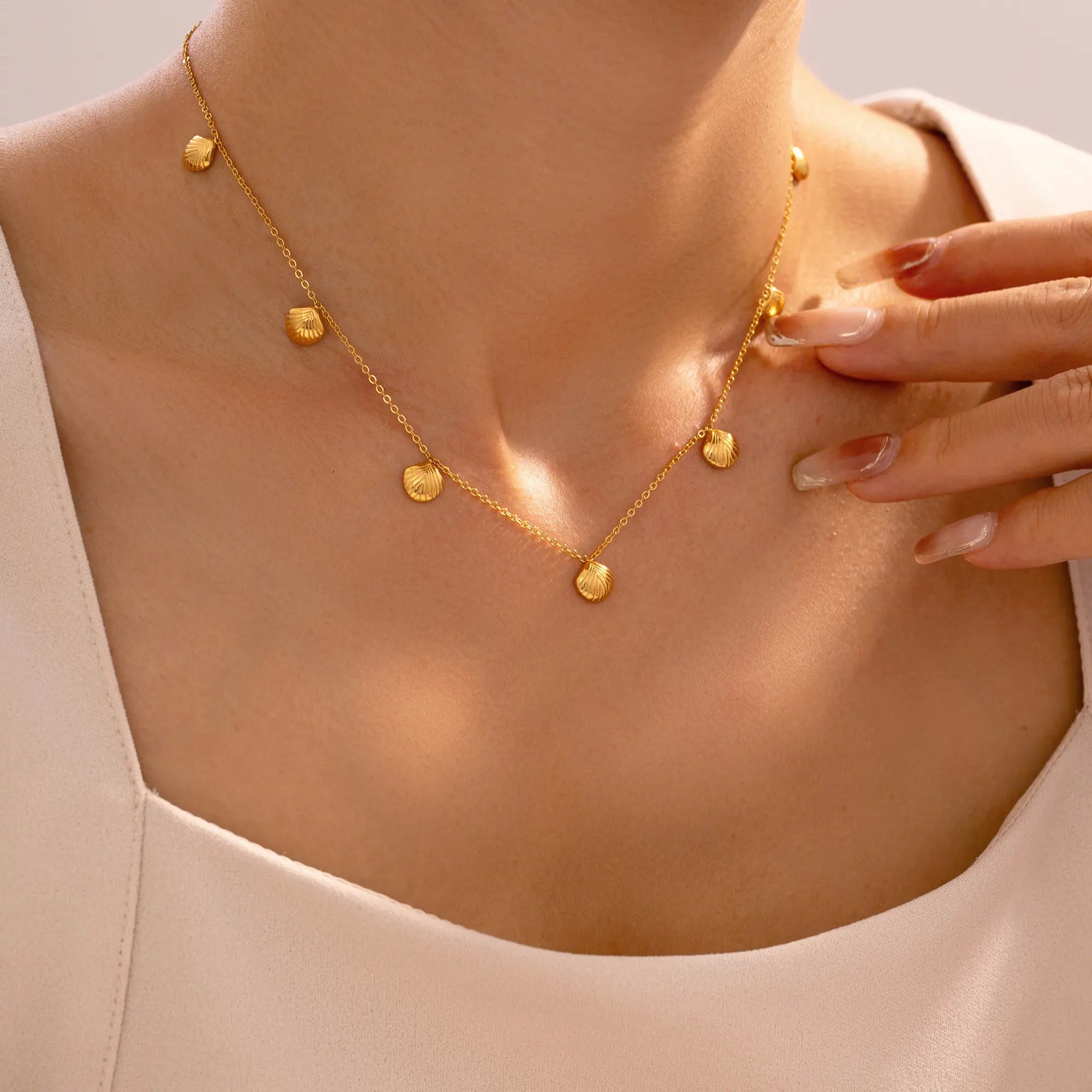 Dainty Geometric Scallop Shell Choker Necklace