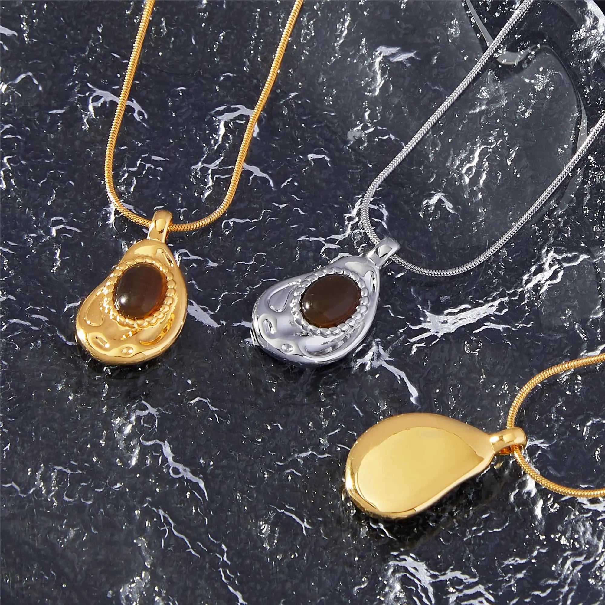 Vintage Oval Tiger's Eye Pendant Necklace